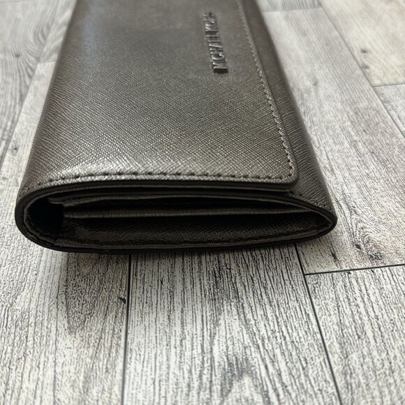 Michael Kors Jet Set Large Saffiano Leather Snap-Front Wallet - Picture 3 of 12